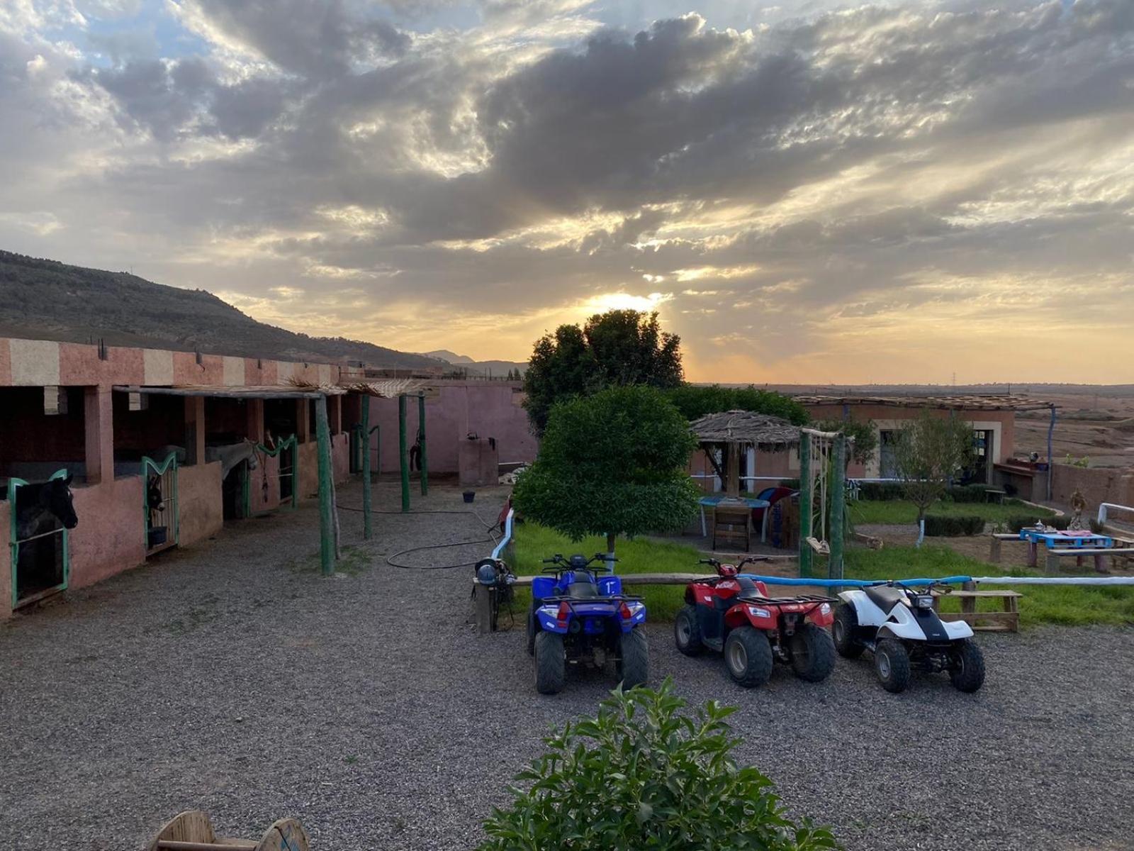 Les Cavaliers Chez Yassine Villa Marrakesh Bagian luar foto