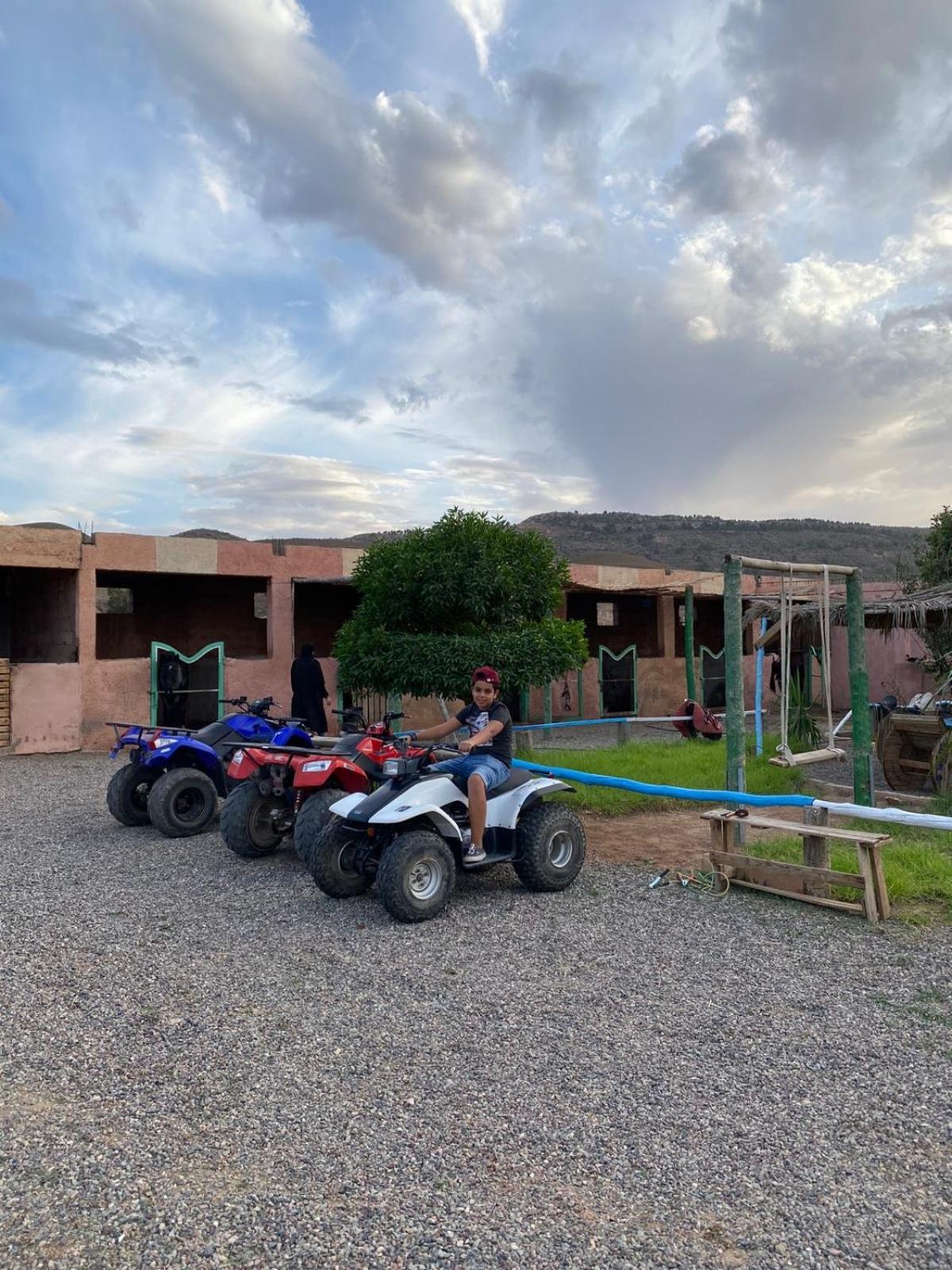 Les Cavaliers Chez Yassine Villa Marrakesh Bagian luar foto